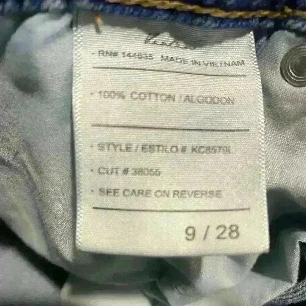 Mom Jeans - Picture 9 of 12